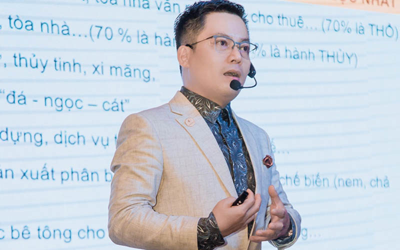 Chuyên gia phong thủy Nguyễn Ngoan phát biểu tại Lễ kỷ niệm 3 năm thành lập CLB Mandala