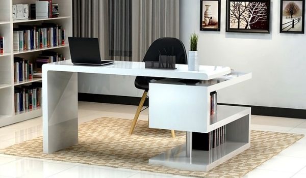 Tránh để bàn làm việc ở giữa phòng, không có điểm tựa