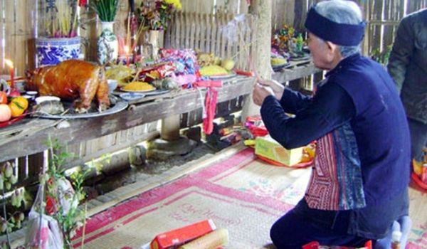Thầy cúng chuyên xem ngày lành, giờ tốt và thờ cúng cho gia chủ