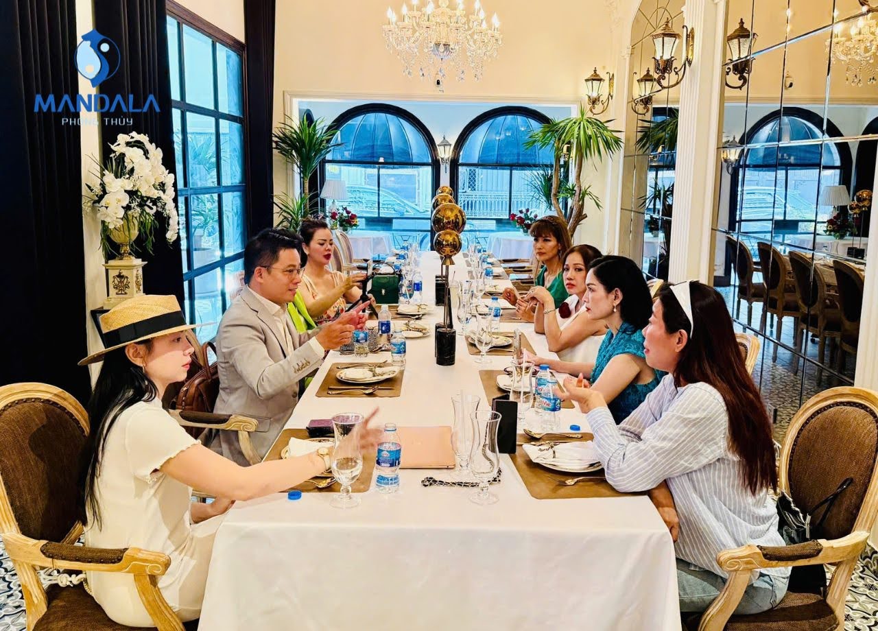 Tôi tư vấn khách hàng trong quá trình xây dựng thương hiệu triệu đô 