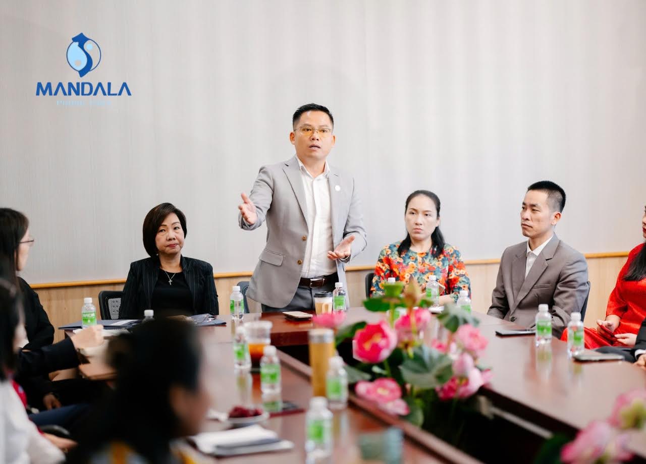 hình ảnh Nguyễn Ngoan tư vấn tiếp thị thương hiệu cho doanh nghiệp