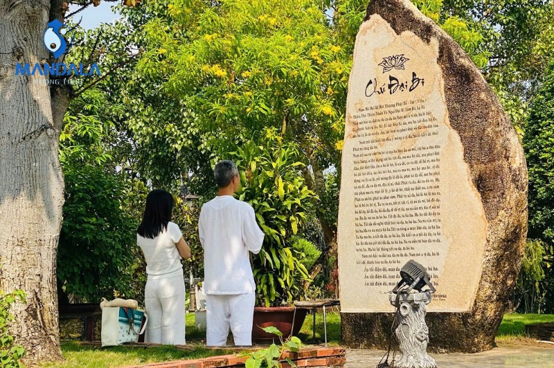 Đi chùa để soi rọi nội tâm và chủ động chuyển hóa nghiệp lực
