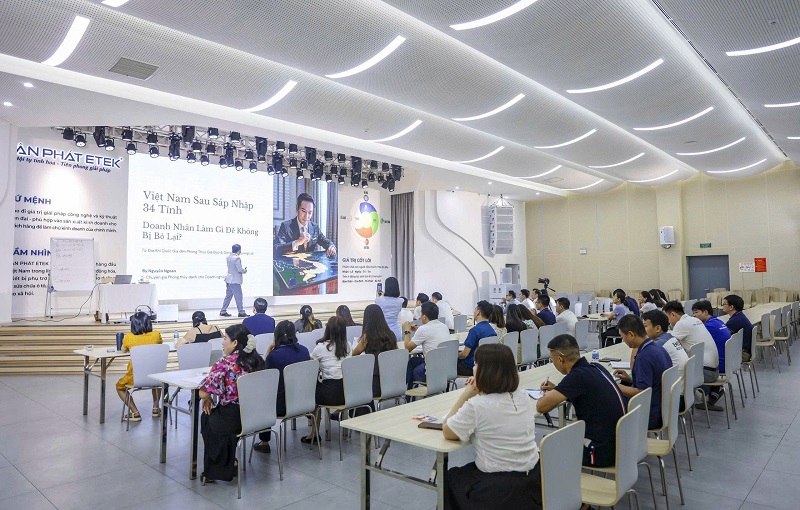 chuyen-gia-nguyen-ngoan-dao-tao-van-hoa-thuc-chien-etek