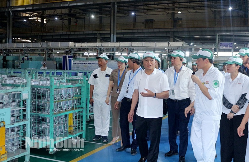 van-hoa-thuc-chien-etek-lanh-dao-xuong-hien-truong-nha-may