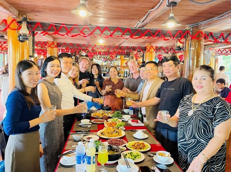 chuyen-gia-nguyen-ngoan-gap-vua-tram-nguyen-ngoc-hoa-va-doanh-nhan