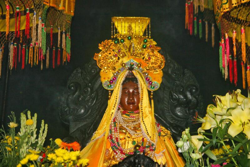 Chuyên gia Nguyễn Ngoan nghiên cứu trường năng lượng của Thánh mẫu Thiên Y A Na thanh-mau-thien-y-a-na-nguyen-ngoan