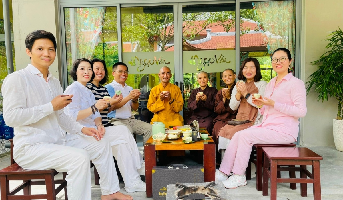 Ảnh giao lưu cùng chư Tăng Ni chùa Ngọa Vân