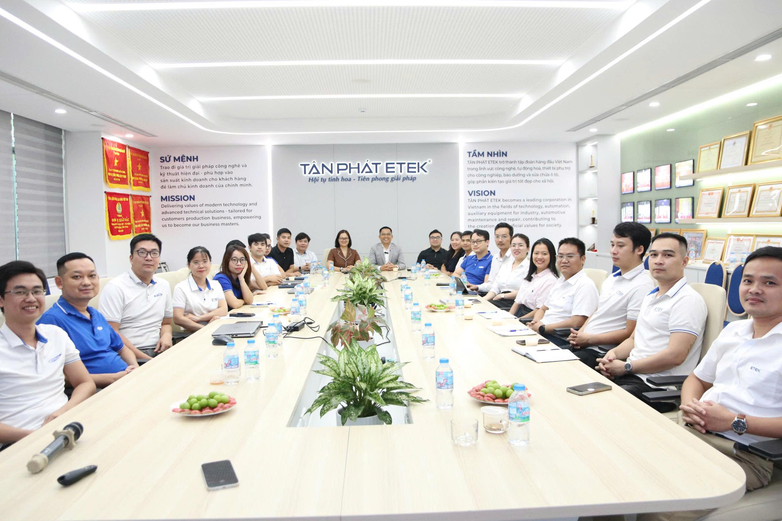 Lãnh đạo 2026–2028 cùng Chuyên gia Nguyễn Ngoan tại Tân Phát ETEK